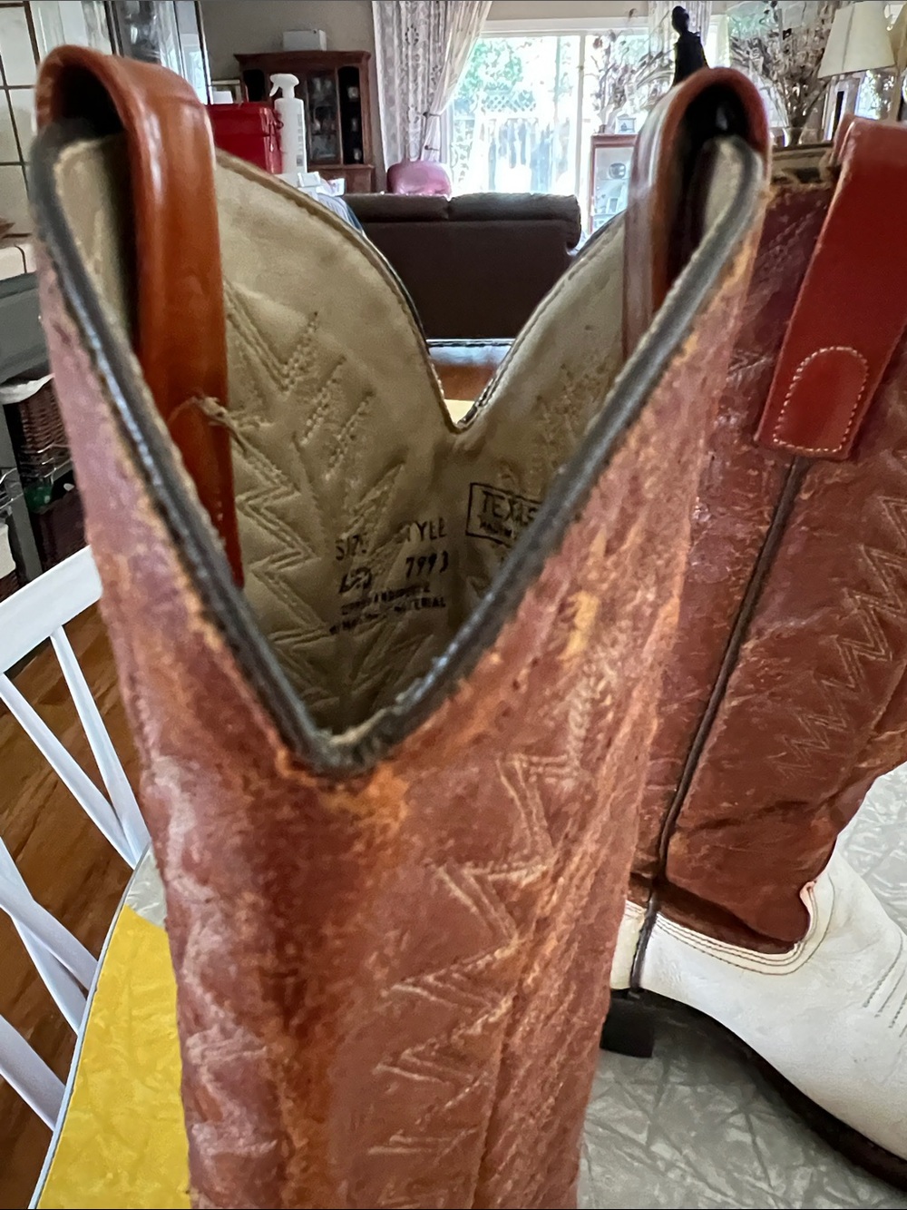 Two-Tone Brown and White vintage Cowboy Boots. Donating to cancer shop 7/14 - Picture 13 of 15